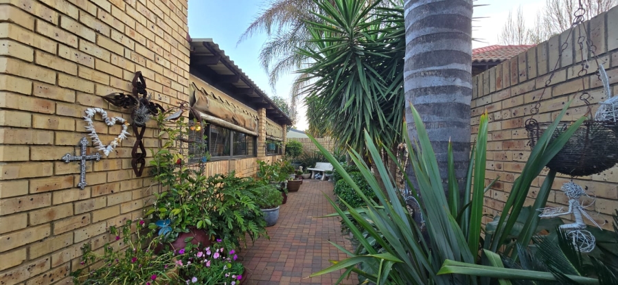 3 Bedroom Property for Sale in Wilkoppies North West